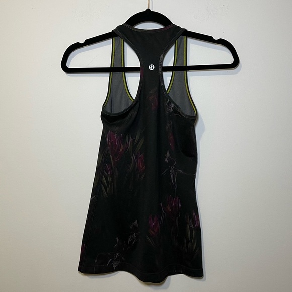 Lululemon women’s black floral cool racerback midnight iris in size XS - Picture 3 of 5